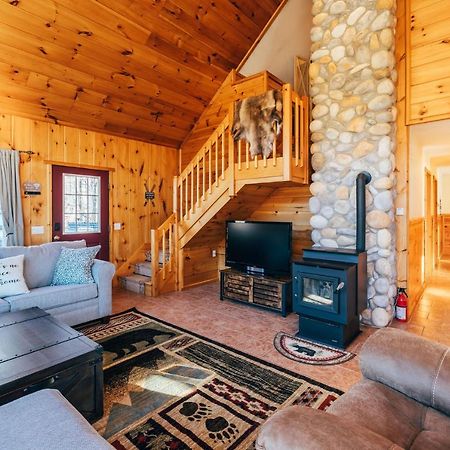 Ski Chalet W-Hot Tub, Only 3 Min To Sunday River Ski Lifts! Bethel Luaran gambar