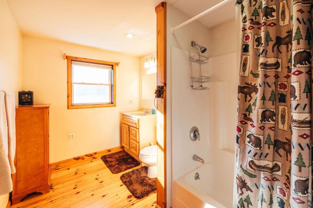 Ski Chalet W-Hot Tub, Only 3 Min To Sunday River Ski Lifts! Bethel Luaran gambar