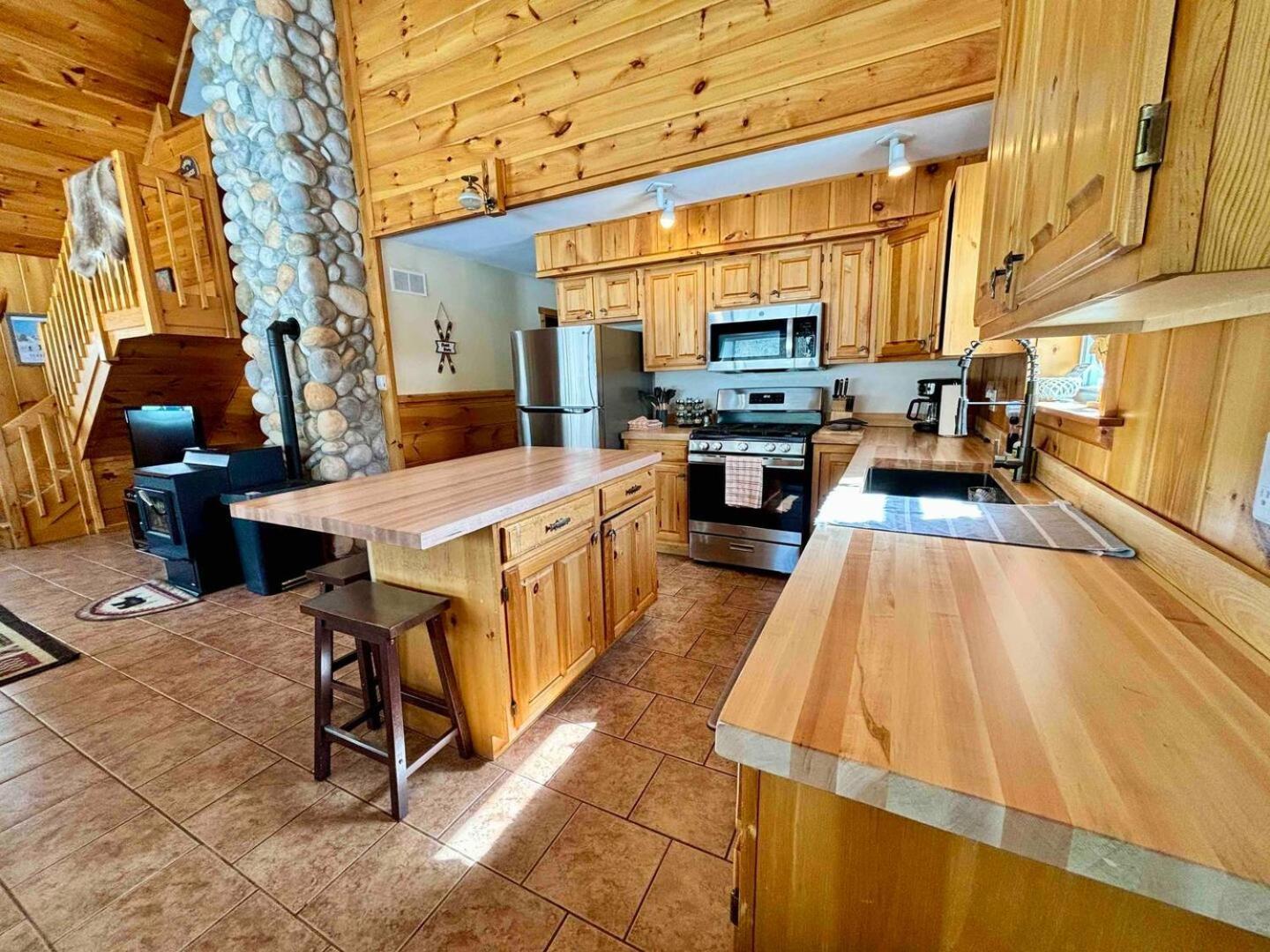 Ski Chalet W-Hot Tub, Only 3 Min To Sunday River Ski Lifts! Bethel Luaran gambar